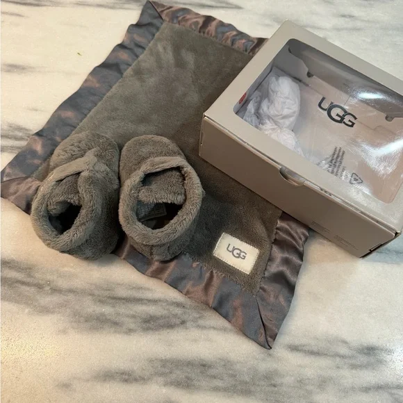 UGG Soft Gray Kids Slippers Bixbee and Lovey size 4/5 - Picture 8 of 12